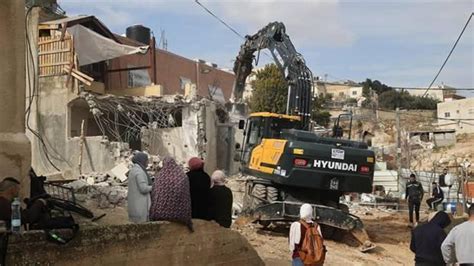 İsrail güçleri Batı Şeria'da Filistinlilere ait bir evi yıktı - Son Dakika Haberleri